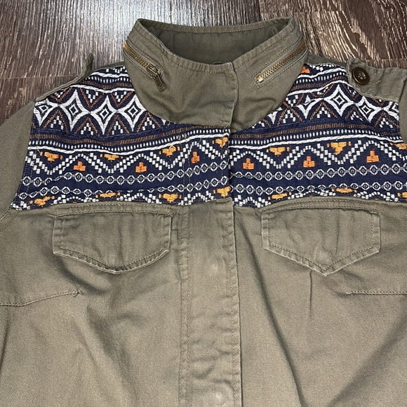 Woman’s Olive Green Moto utility Jacket with Tribal Pattern size small - Picture 6 of 9